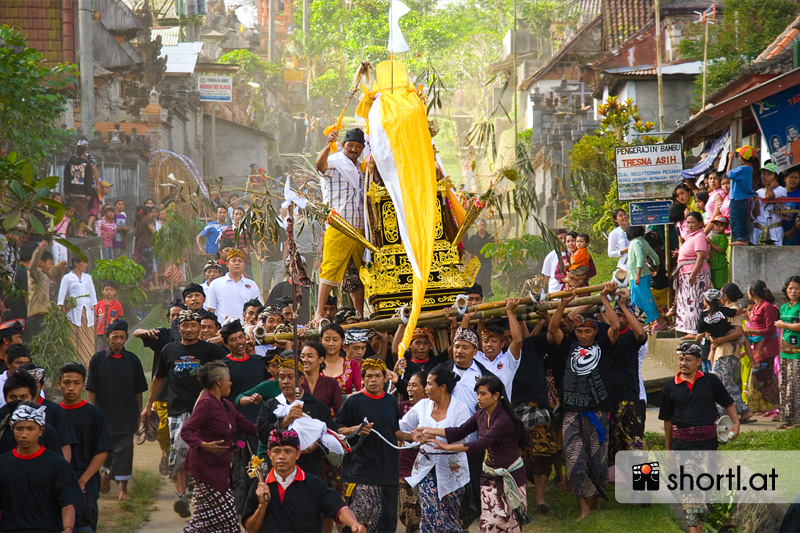 Totenverbrennug auf der Insel Bali